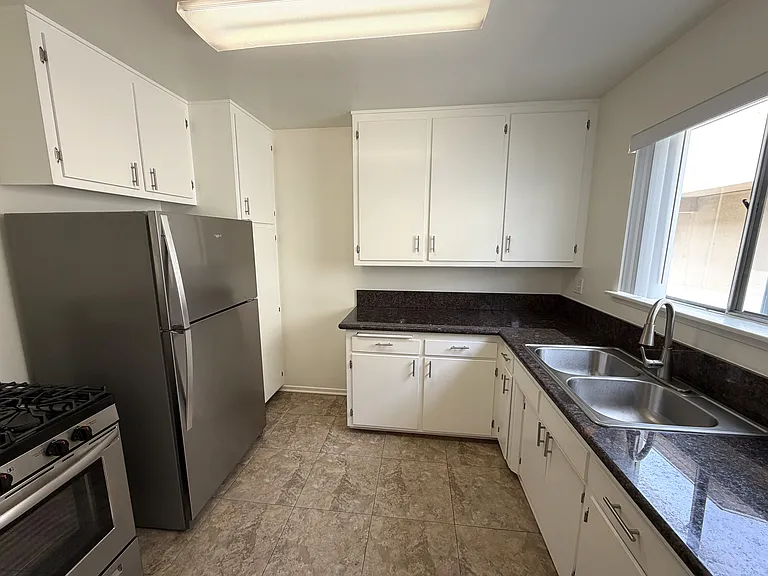 255 S Oakland Avenue — Photo 11