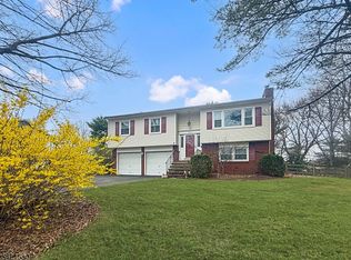 85 Powderhorn Dr, Phillipsburg, NJ