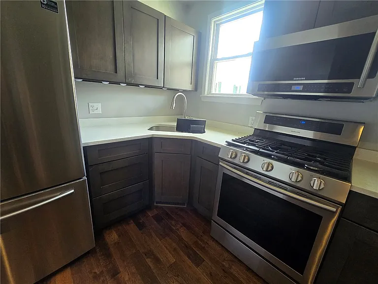 3025 Hazelhurst Ave — Photo 5
