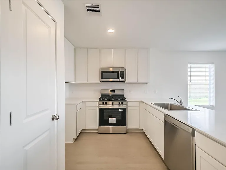 6514 Linden Leaf Dr — Photo 12