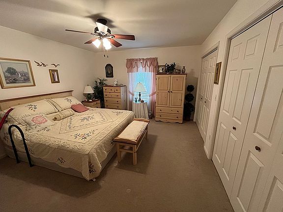 3rd image of 458 Woodside Rd