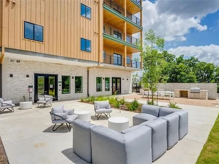4802 S Congress Ave — Photo 10
