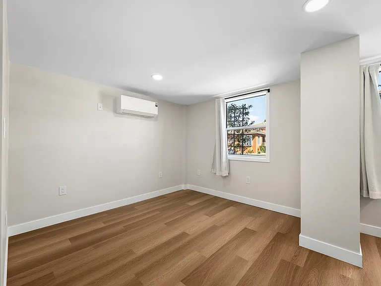 3020 E 3rd St #14 — Photo 3