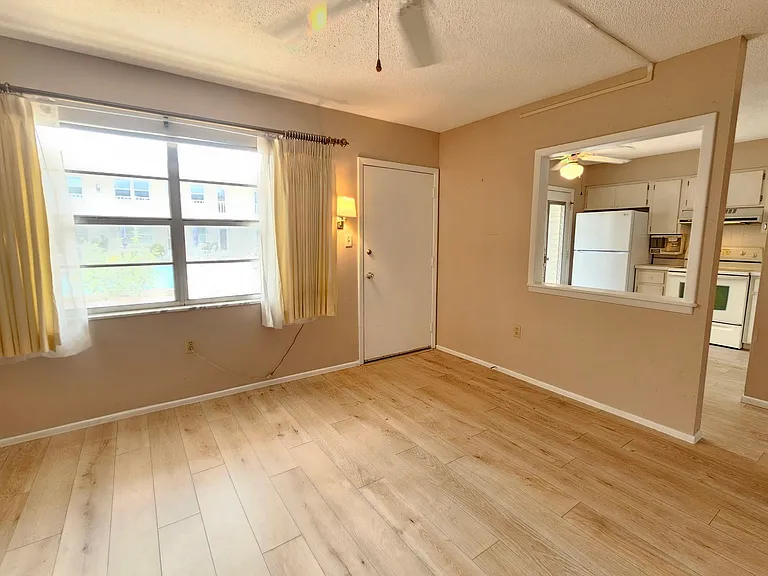 509 W Venice Ave #102 — Photo 10