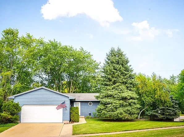 106 Wildflower Pl, Bloomington, IL 61704