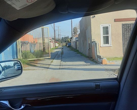 5th image of 917 E West Of Central North Of Century Blvd St
