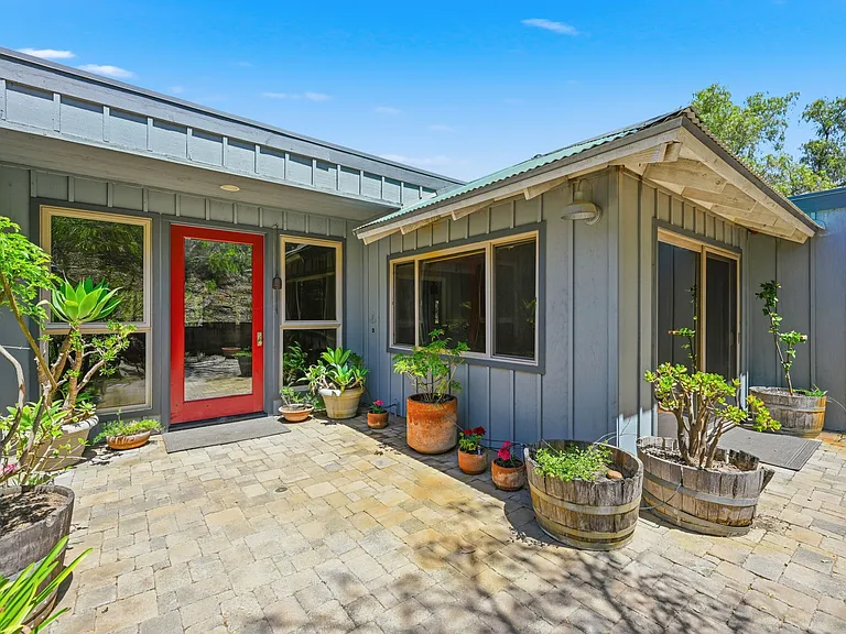 1585 Tecalote Dr — Photo 1