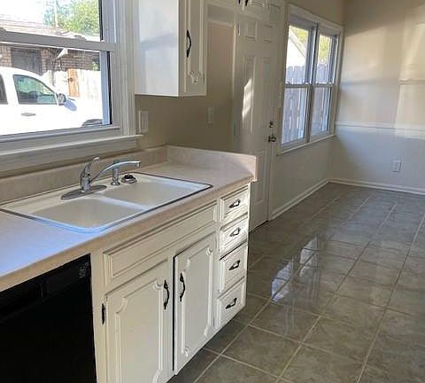 3rd image of 312 Bowling Green Dr