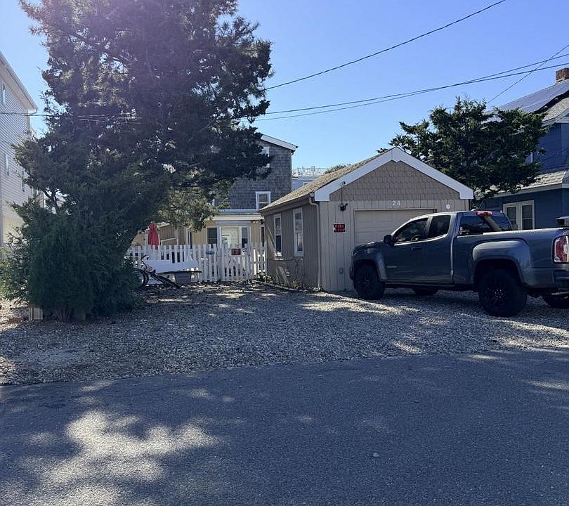 1st image of 24 15th St