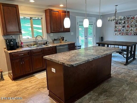 5th image of 628 Greenwich Dr