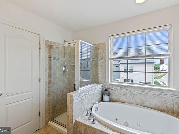 4th image of 10118 Futbol Ct