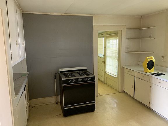 4th image of 2213 Western Ave