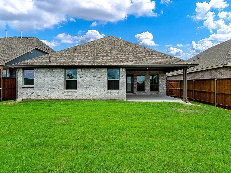 6026 Priory Dr — Photo 19