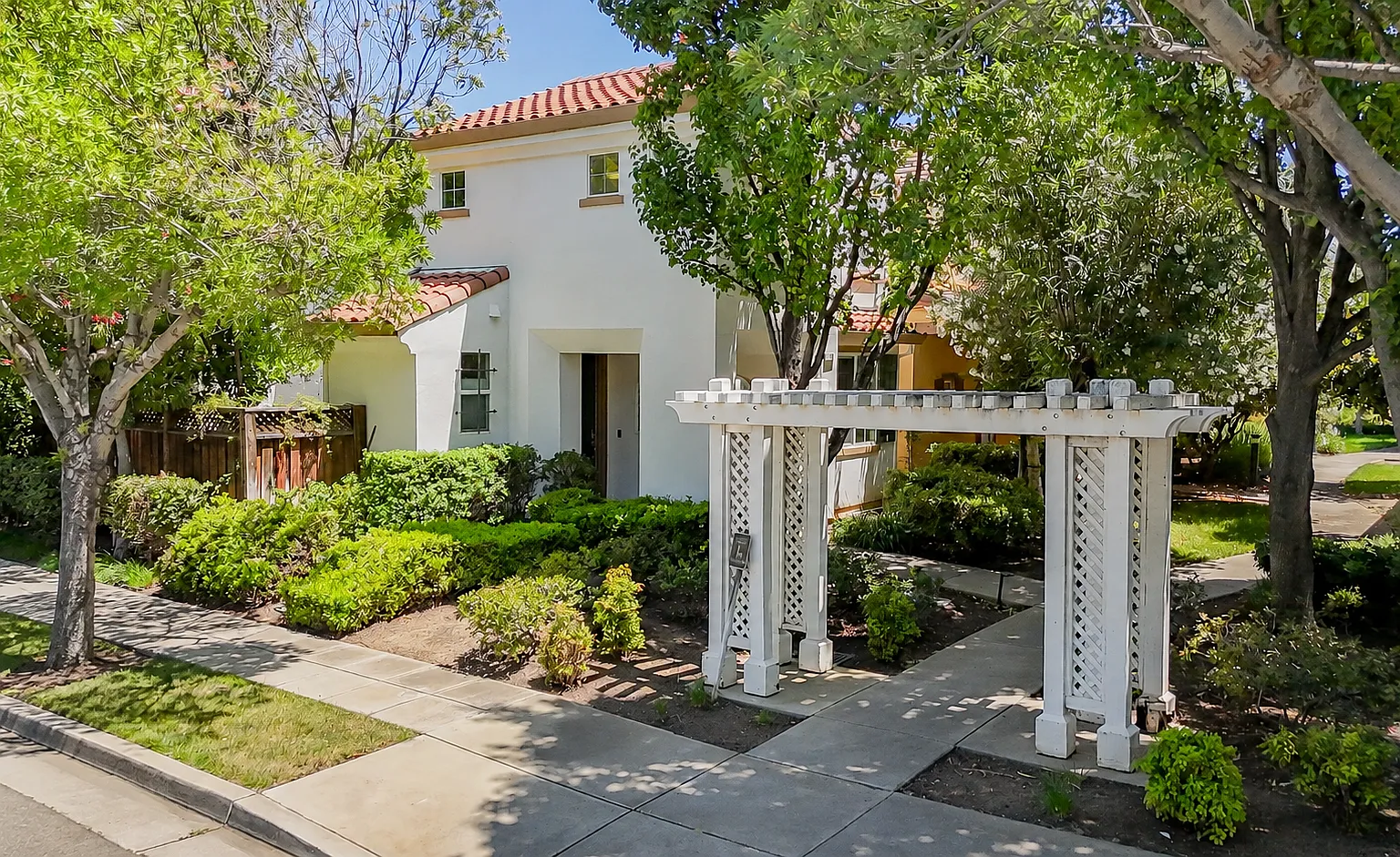 3 bed, 2.5 bath, 1671 sqft, $2,950 — Photo 1
