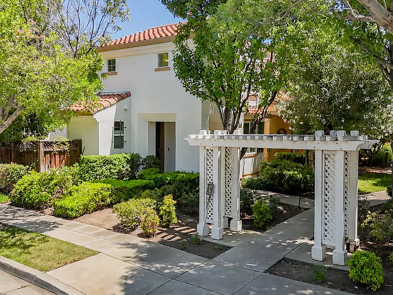 98 W Atento Ln — Photo 1