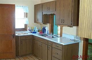 5th image of 415 Tilden St