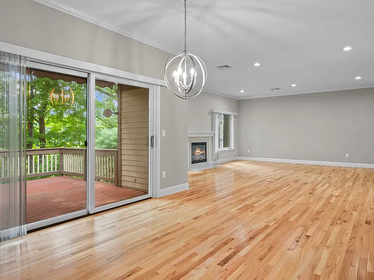 802 Heritage Hls — Photo 8