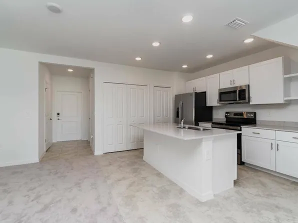 310 Waldorf Pkwy, Syracuse, NY 13224