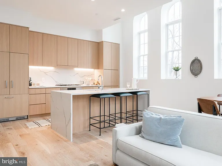 1324 E St SE #211 — Photo 3