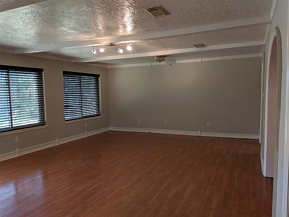 3rd image of 5519 Birchgate Dr