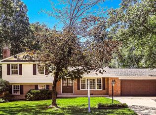 2110 Woodford Rd, Vienna, VA 22182