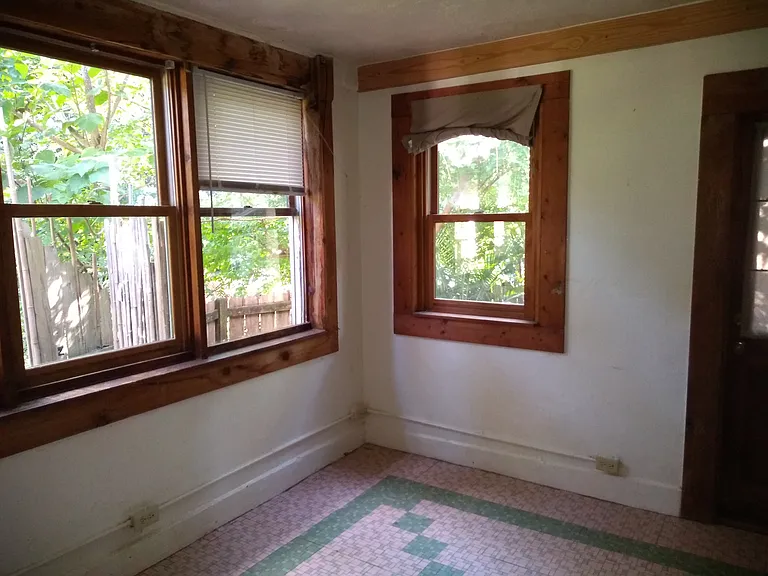 317 Nelms Ave NE — Photo 2