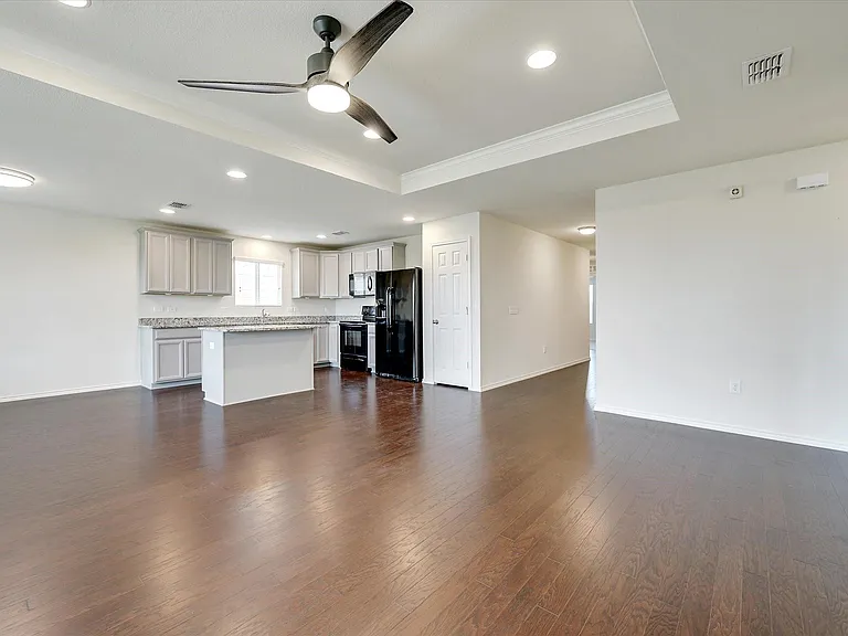 1633 Vernon Dr — Photo 9