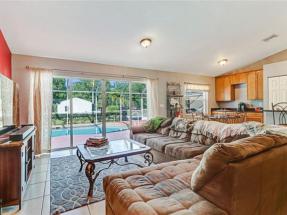 3rd image of 4981 Hickory Wood Dr