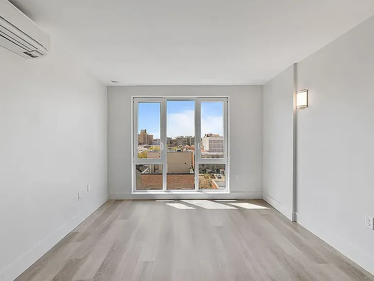 880 Rogers Ave #704 — Photo 5