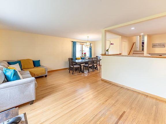 4th image of 750 Evergreen Ln