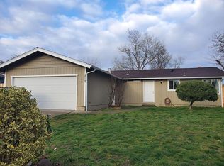 212 Coral Cir, Phoenix, OR 97535