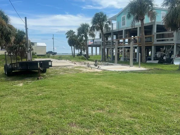 W 11th Ave, Horseshoe Beach, FL 32648