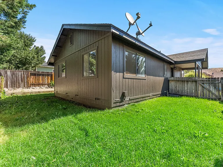 145 Summerset Dr — Photo 29