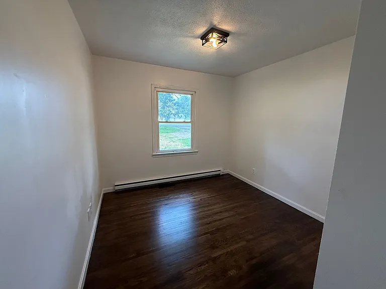 754 N Main St — Photo 11