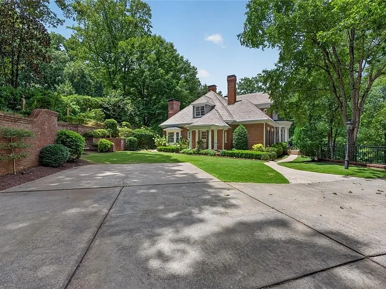 140 Valley Rd NW — Photo 12
