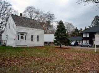 114 W Montauk Hwy, Hampton Bays, NY 11946