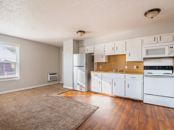 1059 Woods Ferry Road (Pinewood Apartments)