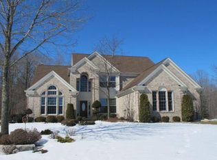 W147N6691 Ash Dr, Menomonee Falls, WI 53051