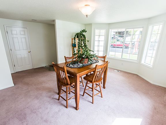 3rd image of 3710 NE 126th Ave