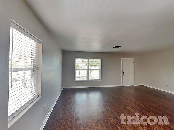 4th image of 1481 Falmouth Ave