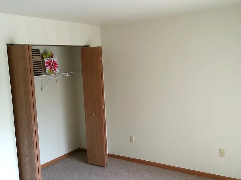 Meridian Stratford Place Senior 55+ Apartments — Photo 7