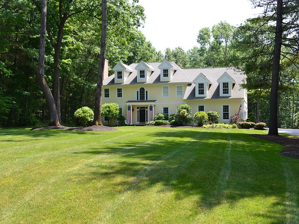 1st image of 10 Saddle Brook Dr