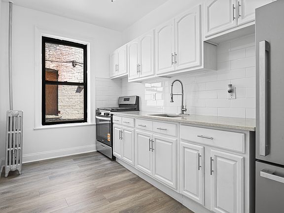 5th image of 84 E 55th St APT 1R