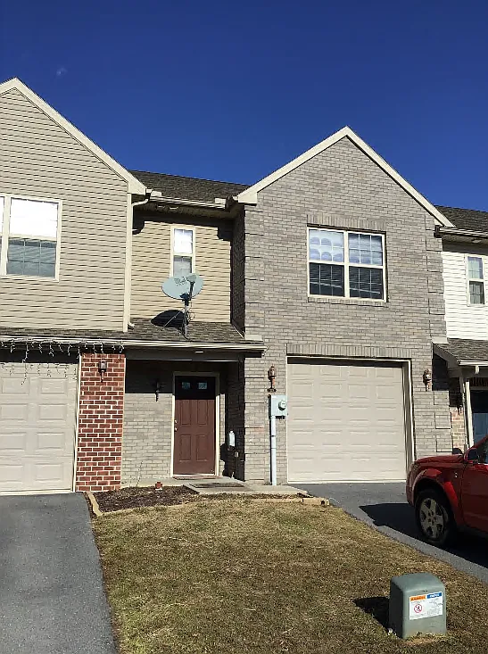 3 bed, 2.5 bath, 1700 sqft, $1,700 — Photo 1