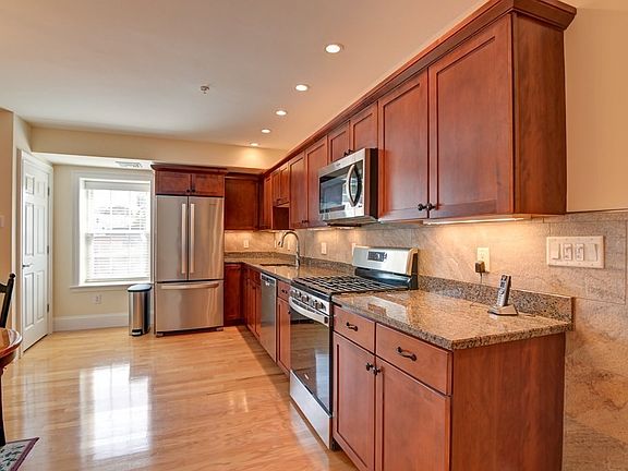3rd image of 87 Franklin St Unit 206