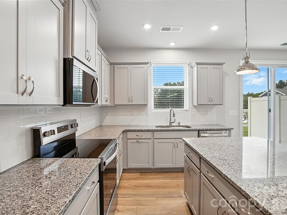 1st image of 633 Cassidy Ct