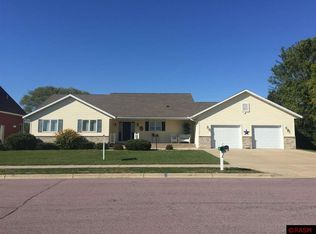 351 N Welco Dr, Saint Peter, MN 56082