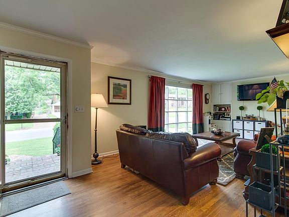 5th image of 906 Neuhoff Ln