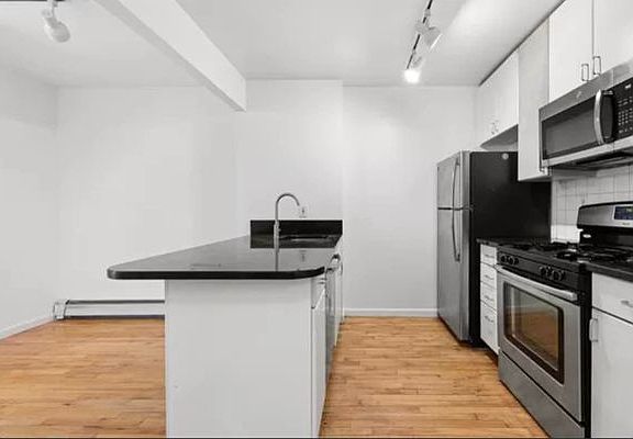 3rd image of 190 E 7th St #601A