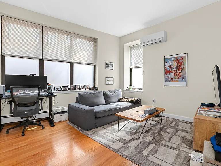 50 Main St #11 — Photo 4
